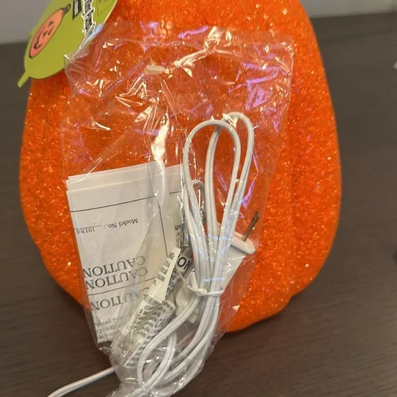 Light Up Sparkling Pumpkin Decoration 9” NWT - Picture 7 of 12